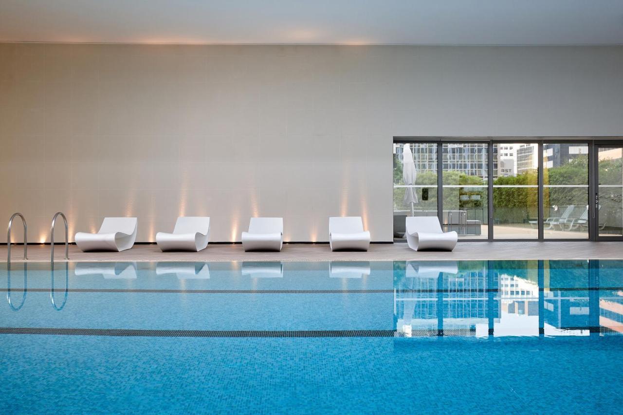 Lotte Hotel Seoul Executive Tower Exterior foto The swimming pool at The Landmark